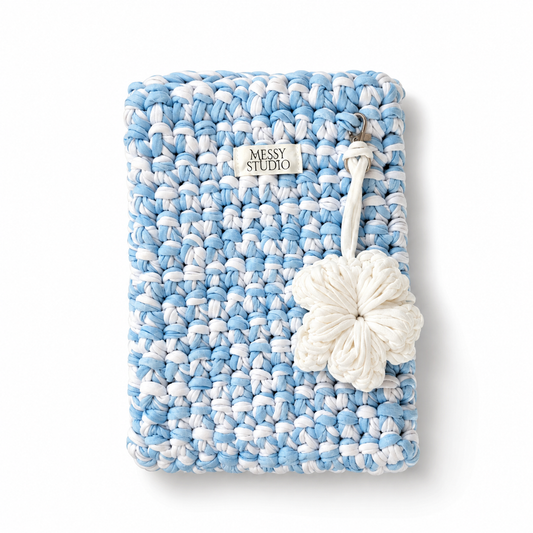 The Studio Sleeve | Light Blue & White